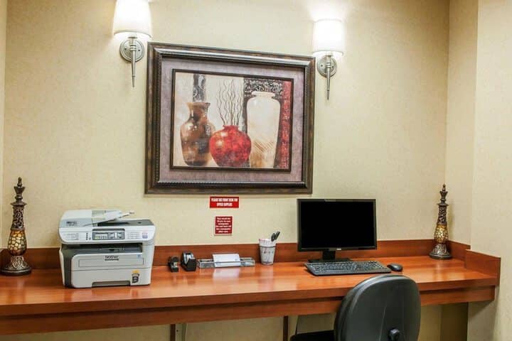 Business Center 30 of 33