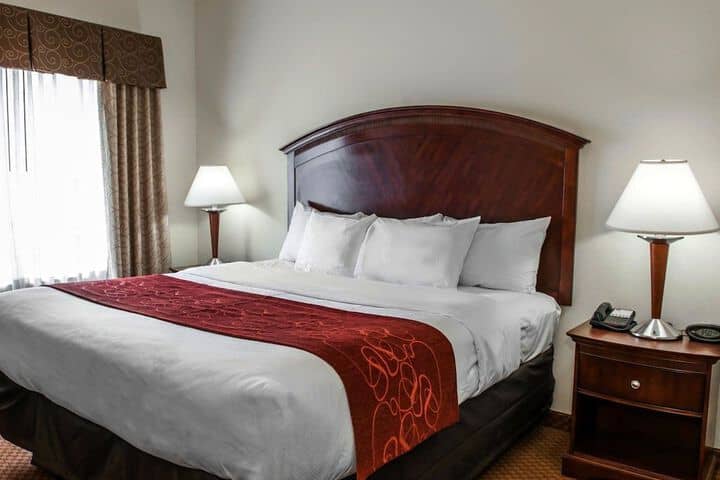 Room 8 of 33